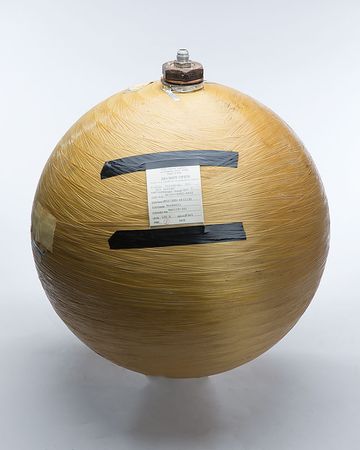 Lot #4656  Space Shuttle Reaction Control System Helium Tank - Image 2