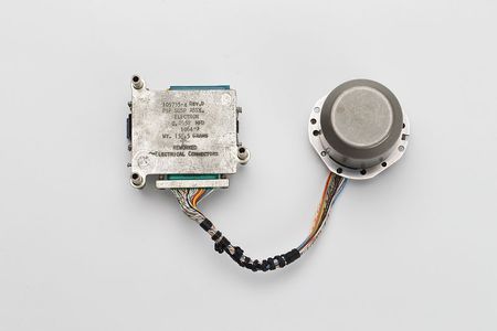 Lot #4166  Apollo Block II Pulsed Integrating Pendulous Accelerometer Assembly - Image 2