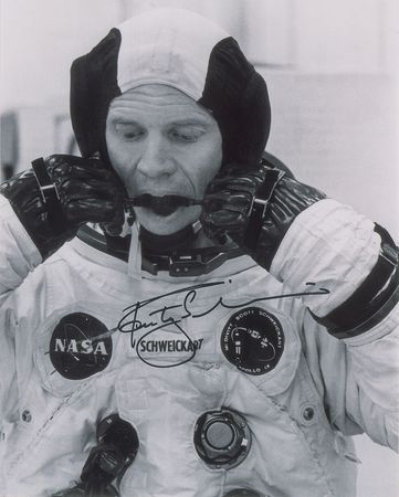Lot #476 Apollo Astronauts Signed Photographs - Image 3