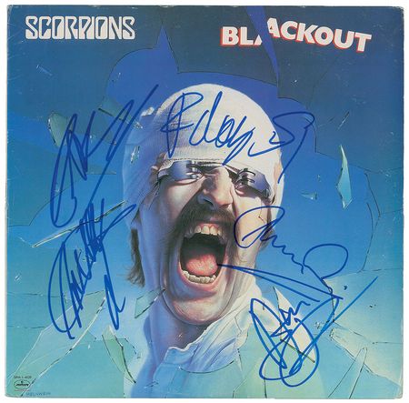 SCORPIONS BLACKOUT サイン入り Scorpions Signed Album | RR Auction