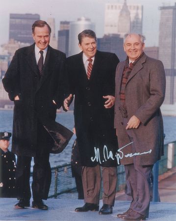 Lot #256 Mikhail Gorbachev Signed Photographs - Image 3