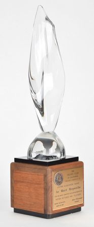 Lot #706 Burt Reynolds: The Friar Club's 14th Annual Lifetime Achievement Award for Burt Reynolds - Image 2