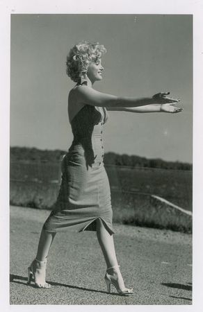Lot #755 Marilyn Monroe Photograph - Image 1