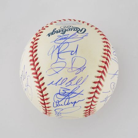 Lot #8276  Chicago White Sox 2005 World Series Champions Team Signed Baseball with 26 Signatures - Image 2