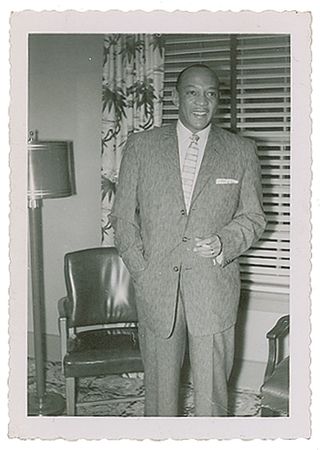 Lot #814 Jesse Owens Signed Photograph and Typed Letter Signed - Image 3