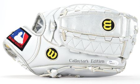 Lot #853 Carl Yastrzemski Baseball Glove - Image 1