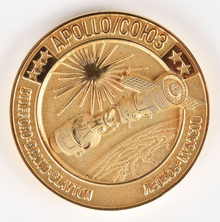 Lot #379 Apollo-Soyuz Robbins Medallion - Image 1