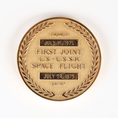 Lot #379 Apollo-Soyuz Robbins Medallion - Image 2