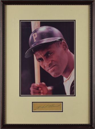 Lot #910 Roberto Clemente Signature - Image 1