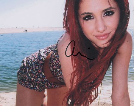 Lot #4768  Female Musicians Group of (6) Signed Photographs - Image 5