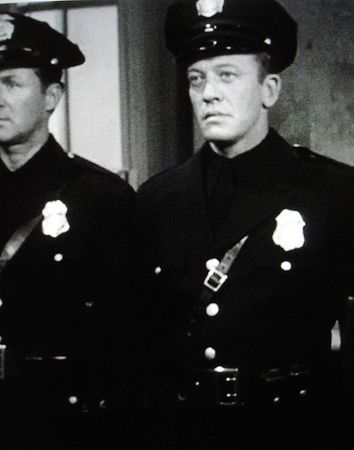Lot #7262 William Talman's Screen-worn Jacket from The Racket - Image 6