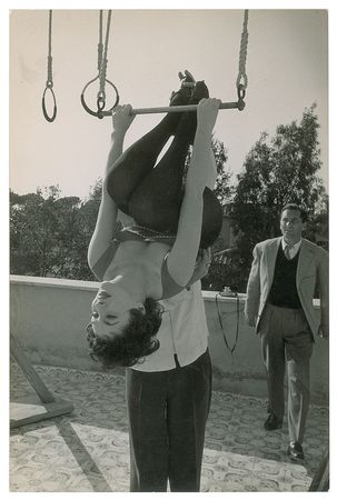 Lot #7305 Gina Lollobrigida Group of (6) Original Photographs by David Seymour - Image 7