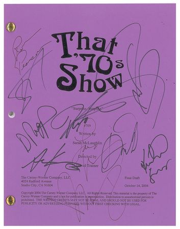 Lot #7432  That '70s Show Group of (4) Cast-signed Scripts - Image 3