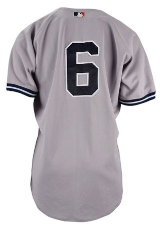 Lot #866 Joe Torre Game-Worn 2000 New York Yankees Jersey Game-Worn Jersey - Image 2