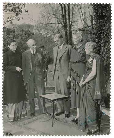 Lot #163 Vijaya Lakshmi Pandit Signed Photographs - Image 4