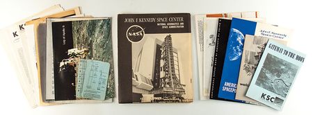 Lot #5271  Kennedy Space Center Welcome Packet and 1963 Manned Space Flight Publication - Image 3