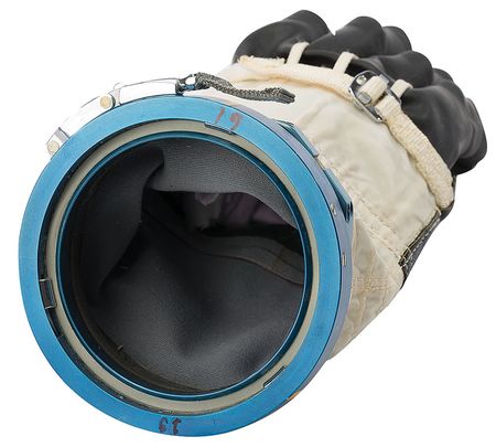Lot #5343 Nikolai Budarin's Flown Mir Space Station Glove - Image 4