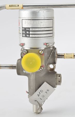 Lot #5127  Apollo Service Module SPS Engine Valves - Image 4
