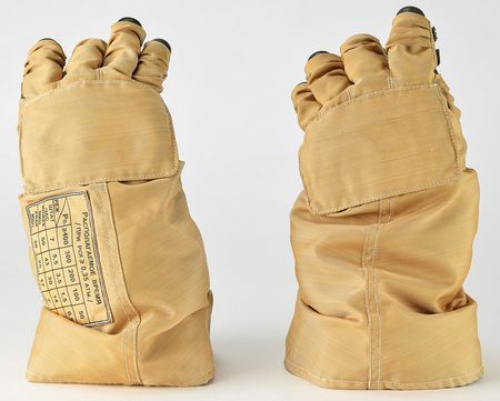 Lot #5016  Orlan EVA Cosmonaut Gloves - Image 2