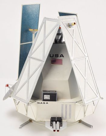Lot #5085  Viking 1 Orbiter Model - Image 2