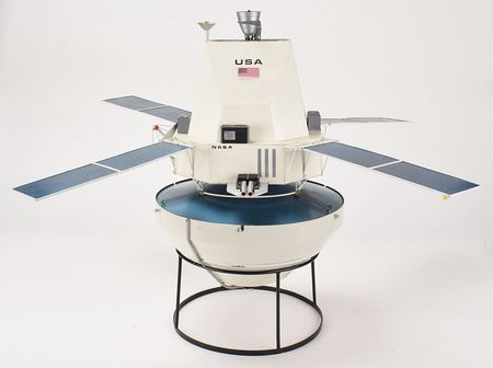 Lot #5085  Viking 1 Orbiter Model - Image 5