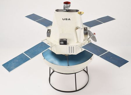 Lot #5085  Viking 1 Orbiter Model - Image 6