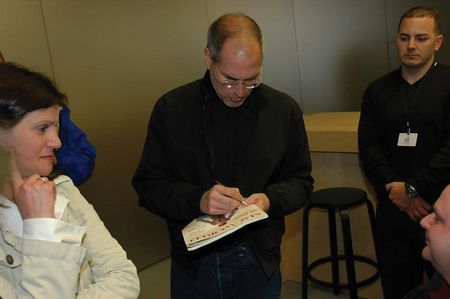 Lot #6150 Steve Jobs Signed Macworld Magazine - Image 2