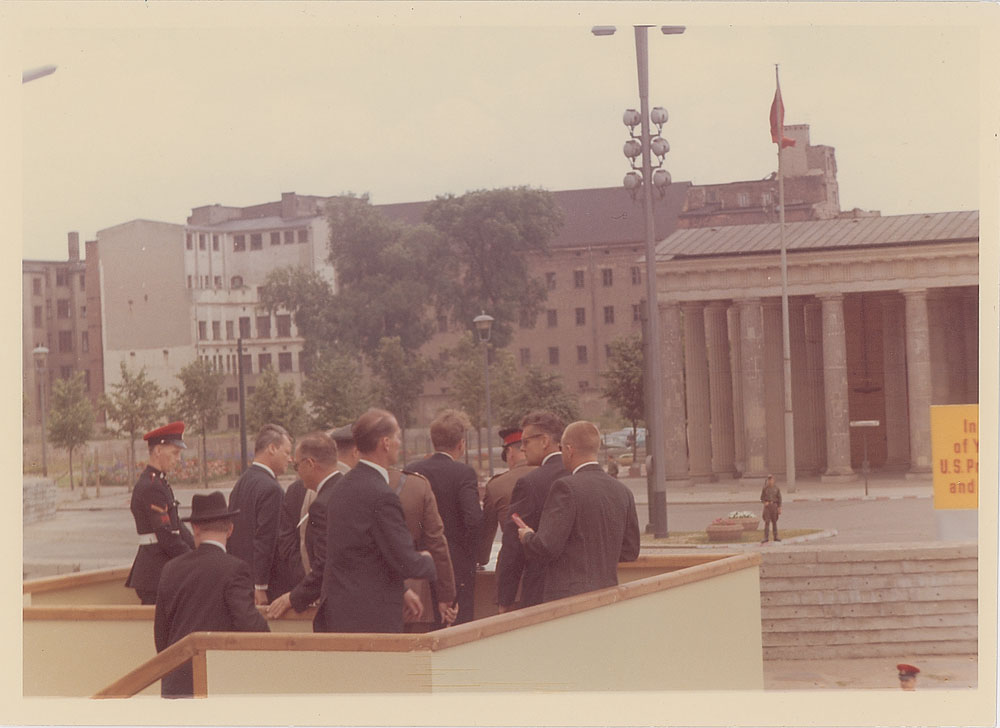 Lot De 8 Photos Argentiques Berlin 1963 – Tirages Originaux, Presse, Militaire