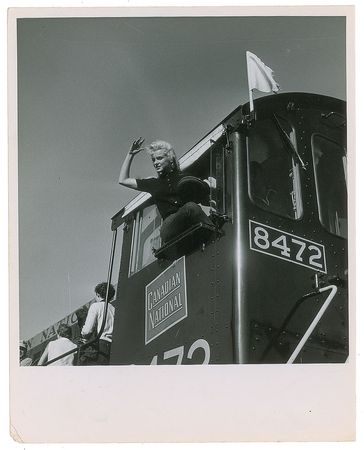 Lot #672 Marilyn Monroe Photograph - Image 1