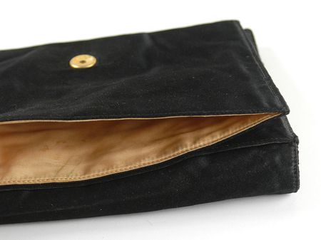 Lot #32 Jacqueline Kennedy's Dior Purse: Jackie’s chic Dior clutch - Image 3