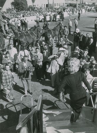 Lot #885 Marilyn Monroe Photograph - Image 1