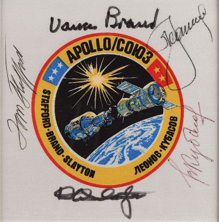 Lot #371 Apollo-Soyuz: Flown Apollo-Soyuz Beta patch signed by the full crew - Image 2