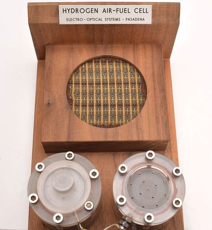 Lot #335  Hydrogen Air Fuel Cell Demonstrator - Image 7