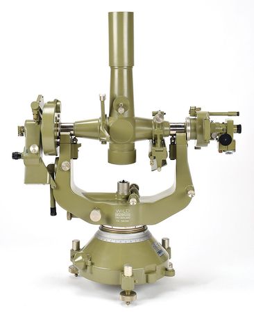 Lot #258 Wild T4 First Order Theodolite: Ultra-precise Wild Heerbrugg T4 astronomical theodolite - Image 1