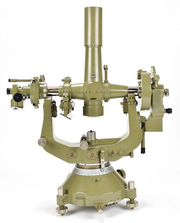 Lot #258 Wild T4 First Order Theodolite: Ultra-precise Wild Heerbrugg T4 astronomical theodolite - Image 2