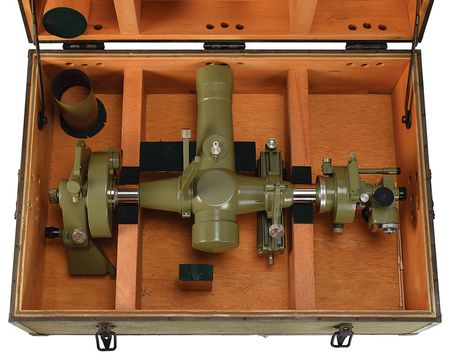 Lot #258 Wild T4 First Order Theodolite: Ultra-precise Wild Heerbrugg T4 astronomical theodolite - Image 11