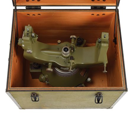 Lot #258 Wild T4 First Order Theodolite: Ultra-precise Wild Heerbrugg T4 astronomical theodolite - Image 12