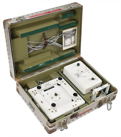 Lot #257 Wild BC-4 Ballistic Camera System: Robust missile tracking camera by Wild Heerbrugg - Image 4