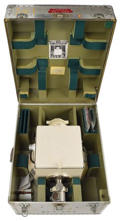 Lot #257 Wild BC-4 Ballistic Camera System: Robust missile tracking camera by Wild Heerbrugg - Image 35