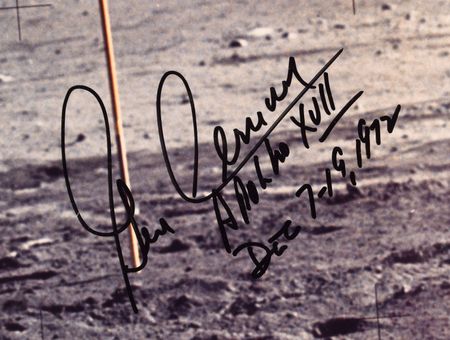 Lot #8498 Gene Cernan Signed Photograph - Image 2