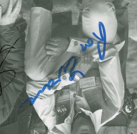 Lot #8138 Ron Evans's One Shot Hunt Signed Photograph - Image 4