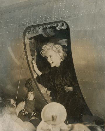 Lot #838 Marilyn Monroe Photograph - Image 1