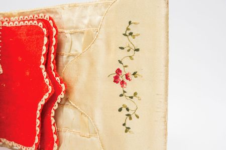 Lot #5 Abigail Adams: Remarkable and important collection of Abigail Adams? sewing sundries, including material worn in her iconic Gilbert Stuart portrait - Image 3