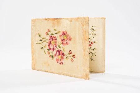 Lot #5 Abigail Adams: Remarkable and important collection of Abigail Adams? sewing sundries, including material worn in her iconic Gilbert Stuart portrait - Image 4