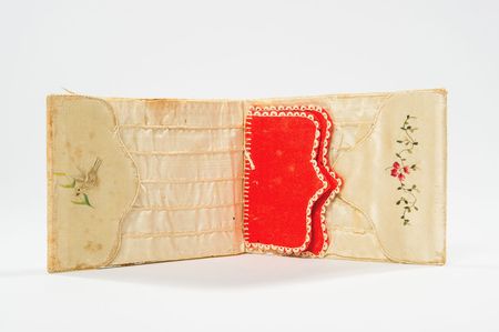 Lot #5 Abigail Adams: Remarkable and important collection of Abigail Adams? sewing sundries, including material worn in her iconic Gilbert Stuart portrait - Image 16
