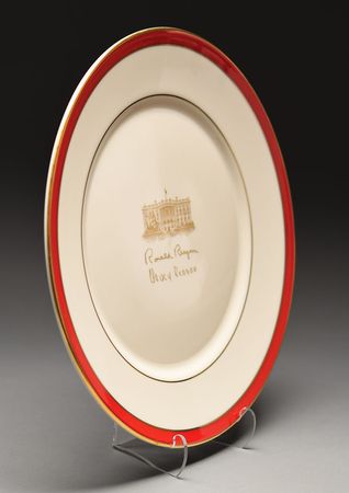 Lot #4032 Ronald Reagan Inauguration Gift Plate - Image 2