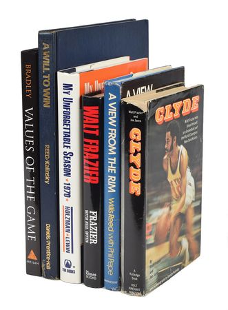Lot #953  NY Knicks - Image 1