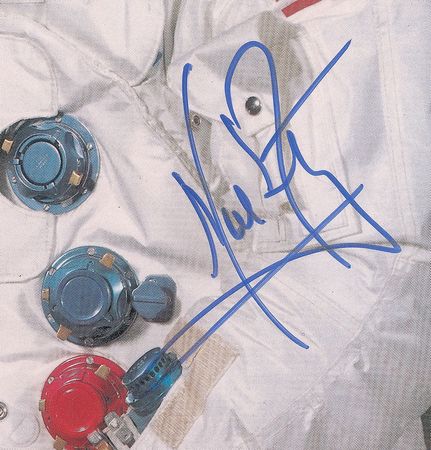 Lot #455 Neil Armstrong: Boldly signed, uninscribed Armstrong lithograph - Image 2