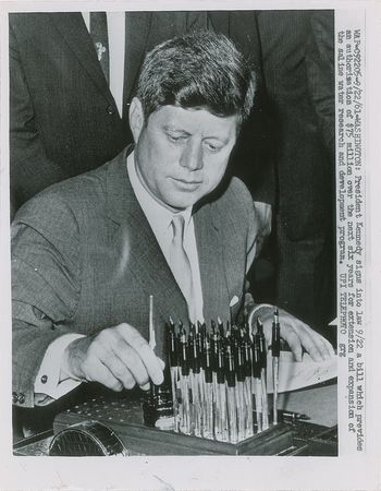 Lot #56 John F. Kennedy: The Esterbrook 'bill signer' of President Kennedy - Image 3