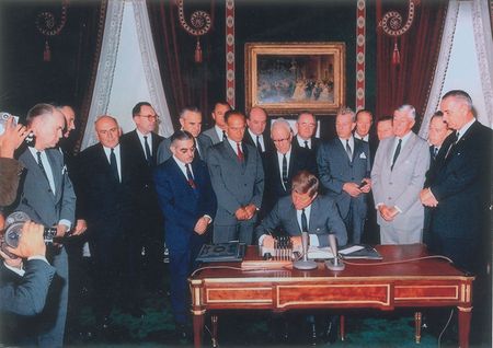 Lot #56 John F. Kennedy: The Esterbrook 'bill signer' of President Kennedy - Image 5